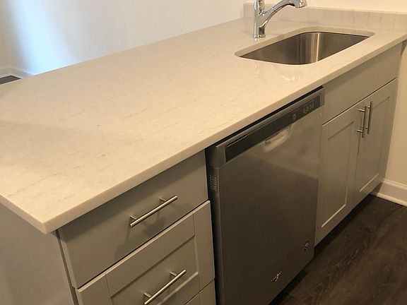 3rd image of 6000 N Winthrop Ave #103
