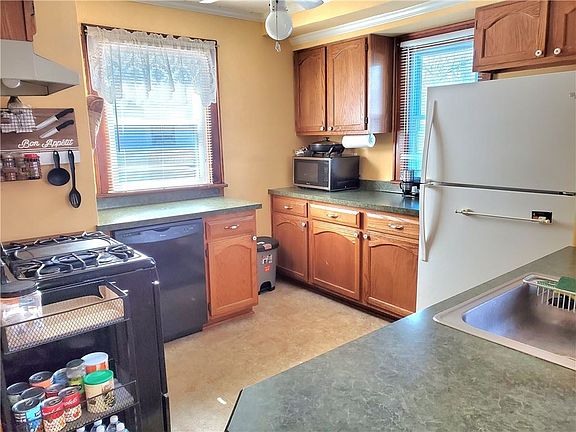 5th image of 153 Longview Ter