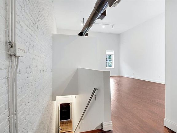 2nd image of 39 Coles St #2
