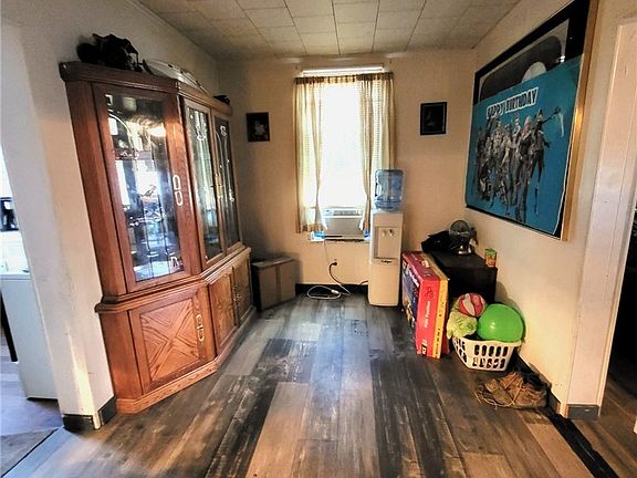 5th image of 117 Hiddeson Ave