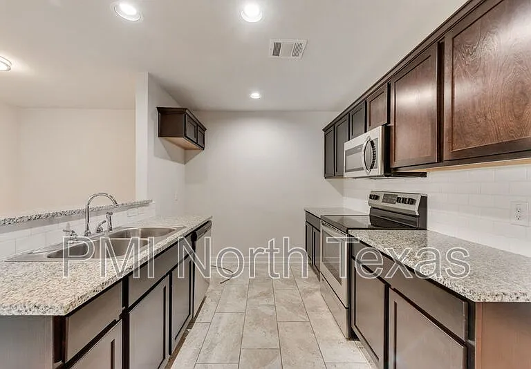 616 N 6th St — Photo 10