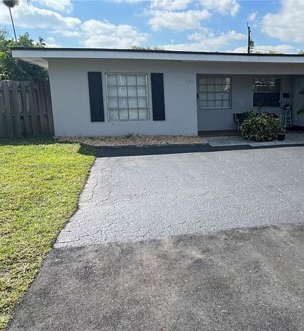 1st image of 724 SW 14th Ct #1