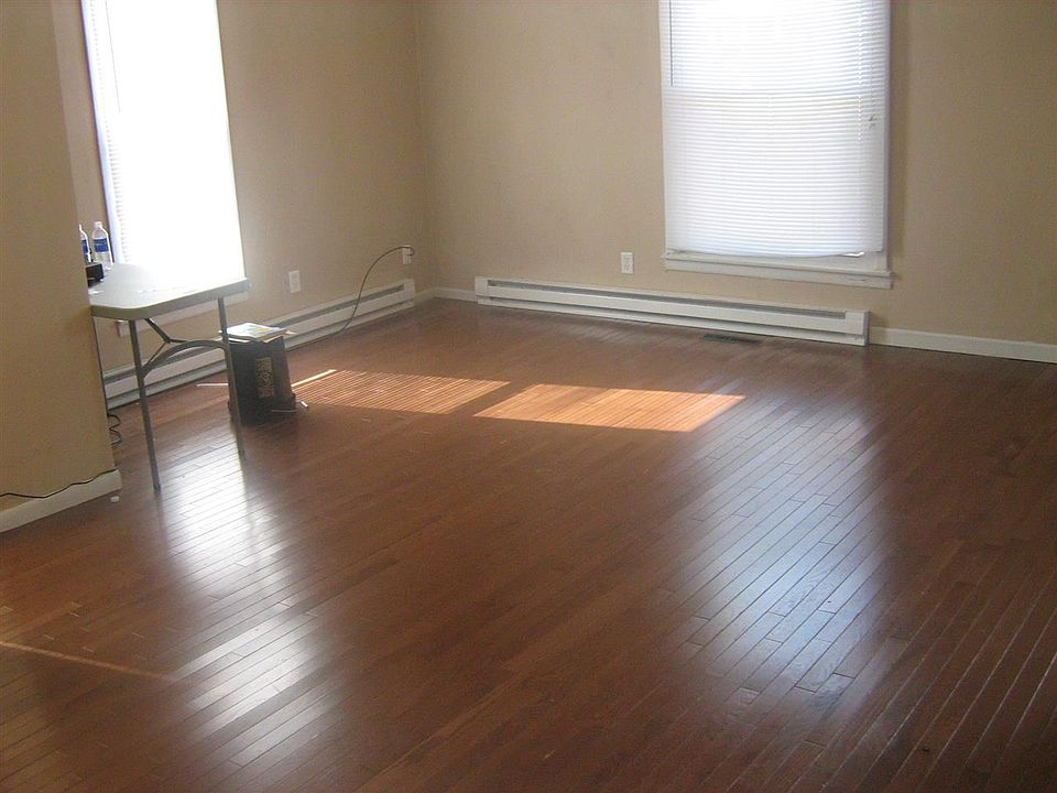 2nd image of 813 11th St
