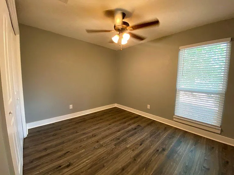3411 Lynridge Dr #B — Photo 17
