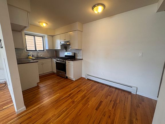 4th image of 430 Travis Ave