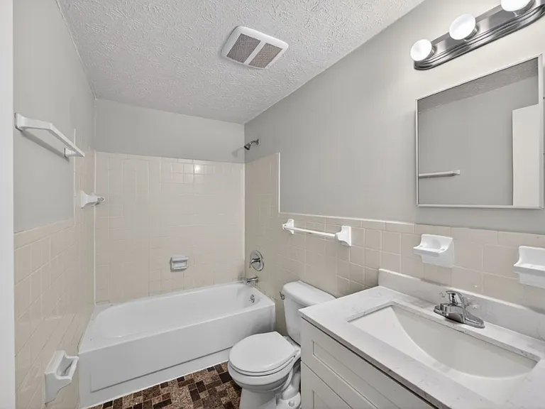 4177 Timberlake Dr N — Photo 16