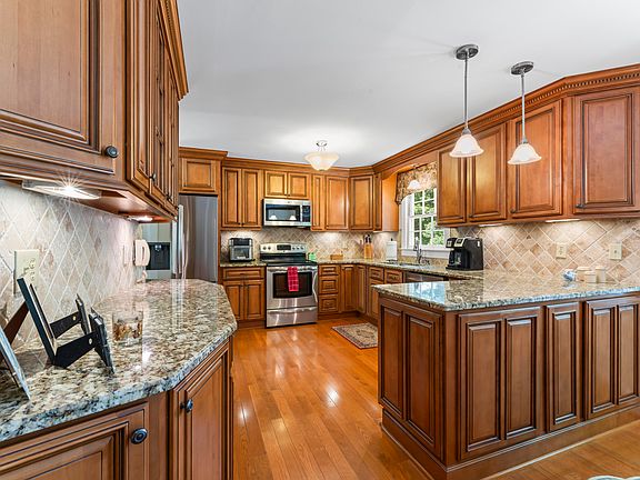 3rd image of 3104 Shadwell Ct