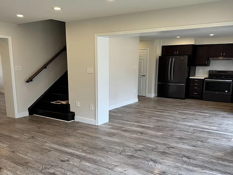 111 Higginbotham Cres — Photo 8