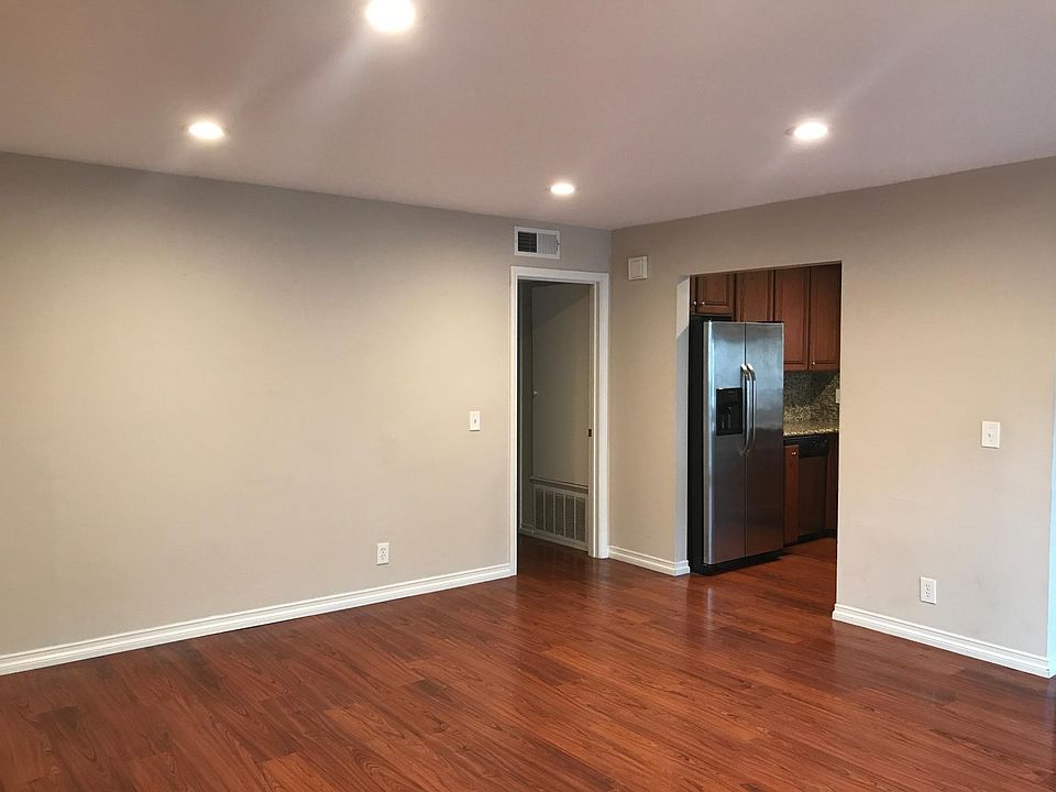 1st image of 209 Cedar St