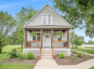 621 Pratt St, Crown Point, IN 46307