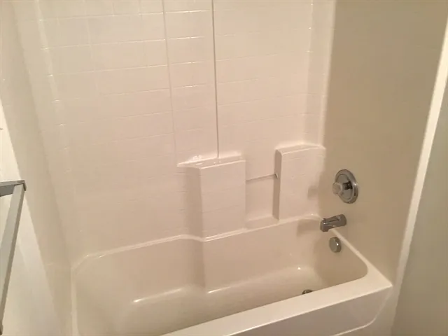 323 Aberdeen Cir — Photo 24
