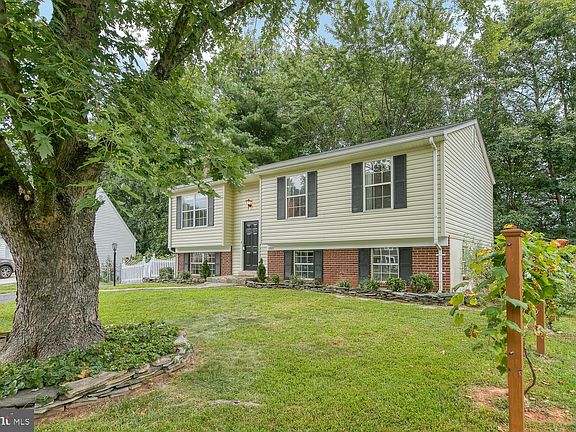 4th image of 5703 Sailstone Ln