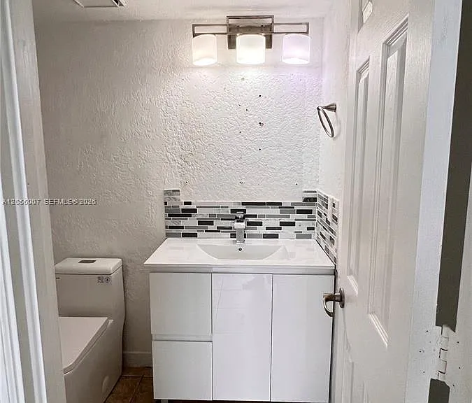 984 W 40th St #2 — Photo 21