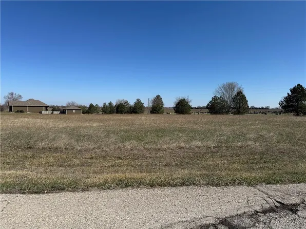 12 Links Dr, Garnett, KS 66032
