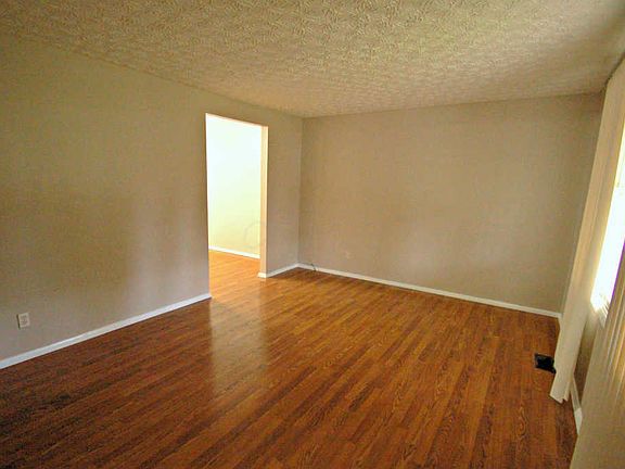 3rd image of 8736 Laconia Dr