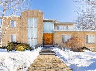 1 Sunforest Ct, Toronto, ON M2R 3W3