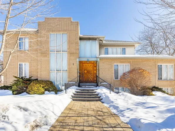 1 Sunforest Ct, Toronto, ON M2R 3W3