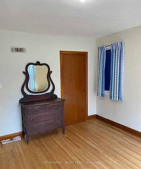 372 Cedar Ave — Photo 5