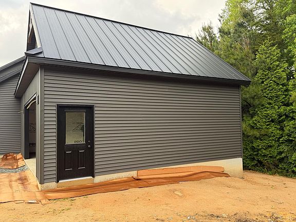 3rd image of 2794 Cow Rd