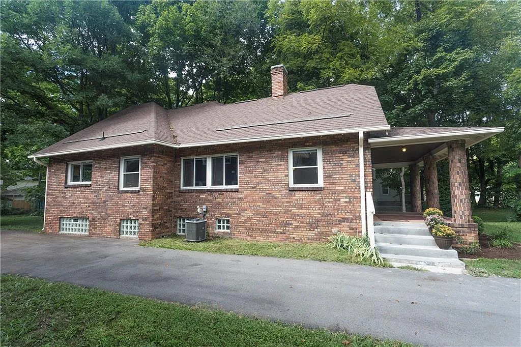 3 bed, 2491 sqft, $1,900 — Photo 4