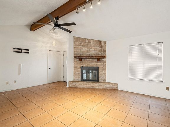 4th image of 104 Siesta Cir