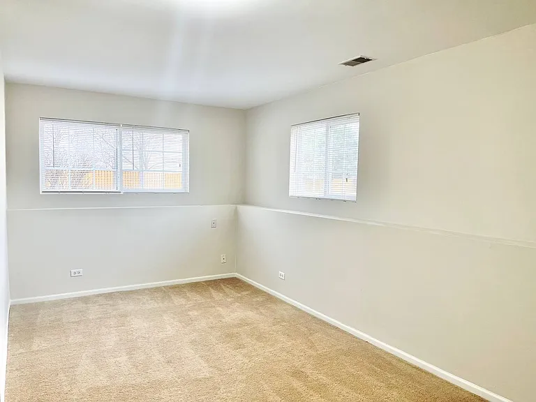 1950 Middlebury Dr — Photo 15