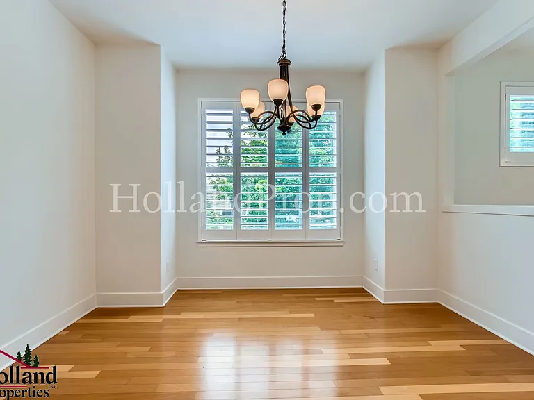 2287 NE Sheffield Ave — Photo 8