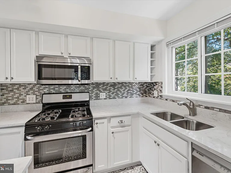 3226 Gunston Rd — Photo 12