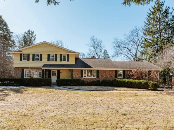 7625 W Sunnyvale ROAD, Mequon, WI 53097