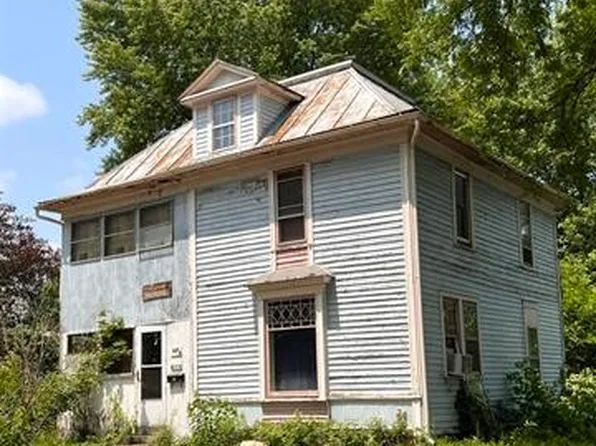 327 6th Ave, Baraboo, WI 53913