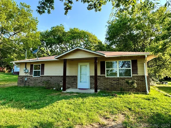 423 W 9th St, Atoka, OK 74525