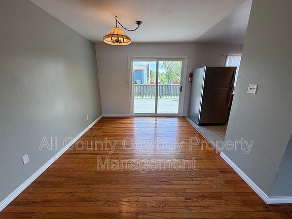 4th image of 1602 Mitchell St