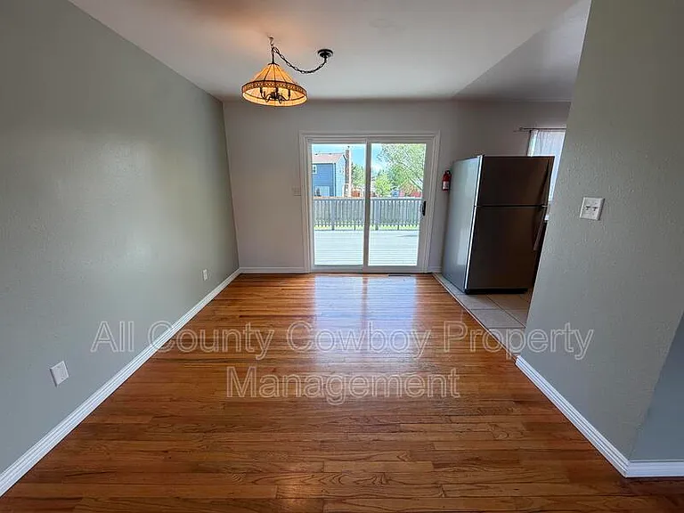 1602 Mitchell St — Photo 4