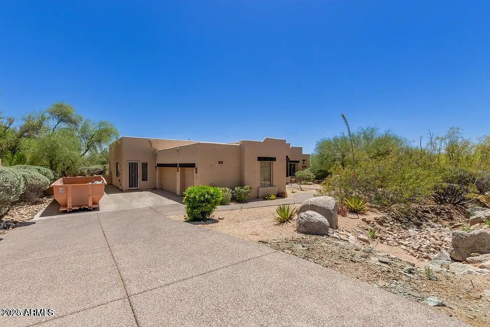 3 bed, 2.5 bath, 3223 sqft, $3,750 — Photo 2