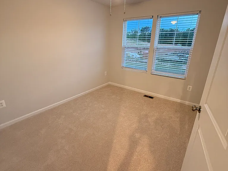 29 Laurin St — Photo 23