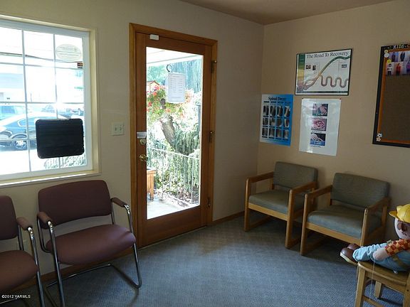 5th image of 107 W Orchard Ave