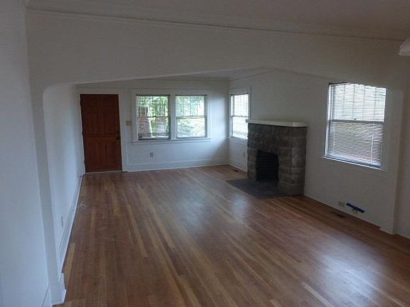 2nd image of 2907 N Puget Sound Ave