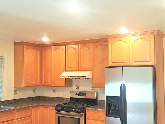 4th image of 1104 Rollingdell Ct