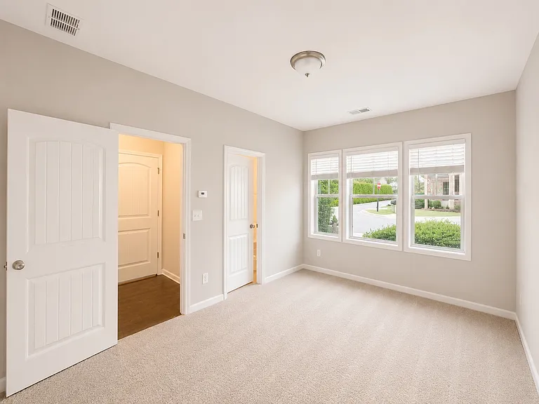 521 Sunset Park Dr — Photo 16