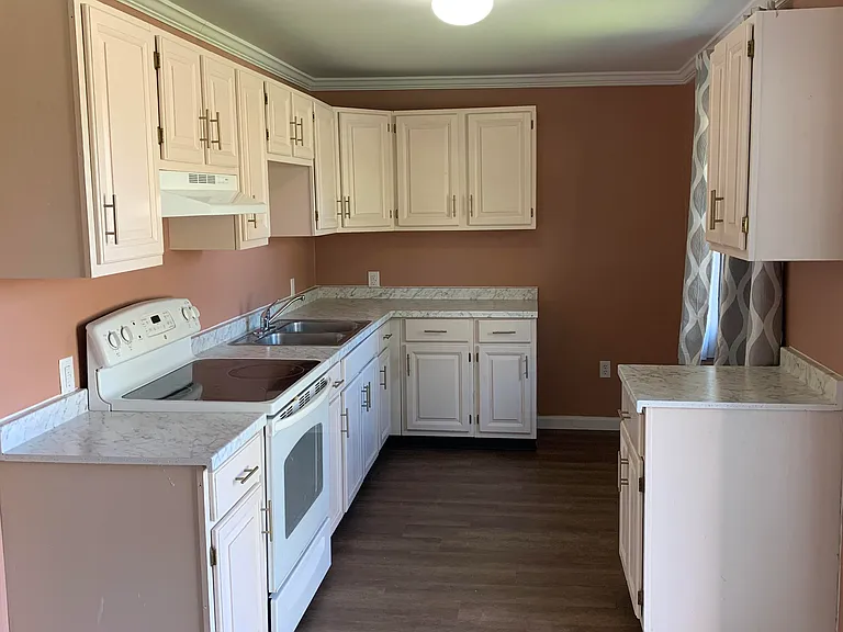 334 S Duke St — Photo 3