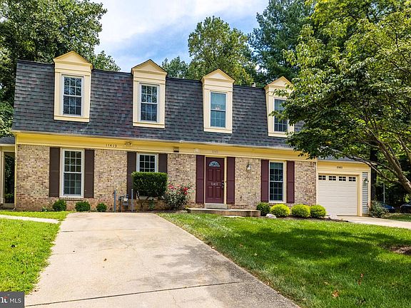 3rd image of 11411 Oak Leaf Dr