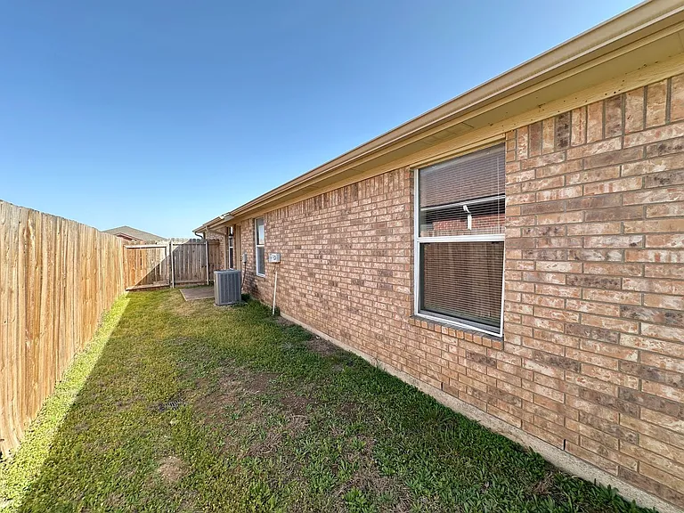 4304 Elms Run Cir — Photo 26