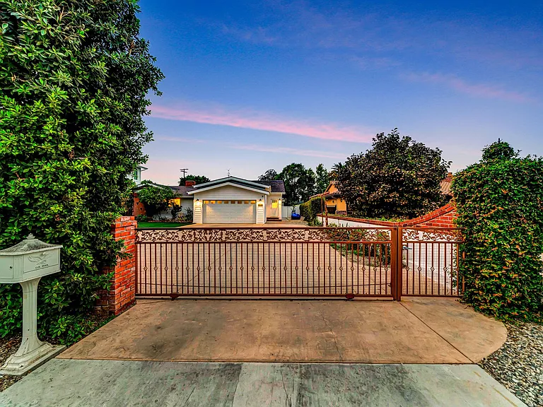 5817 Ranchito Ave — Photo 122