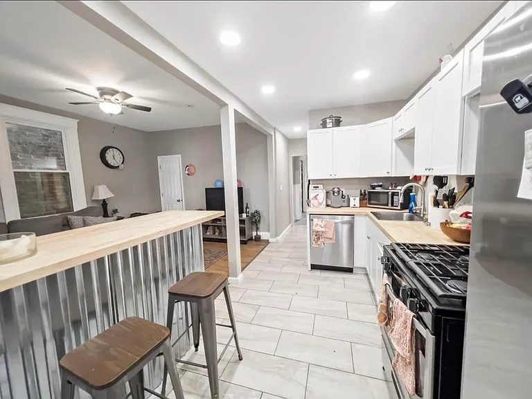 3236 Bishop St — Photo 2
