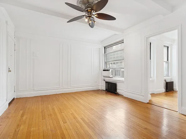 325 W 45th St APT 820, New York, NY 10036