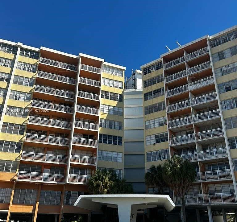1st image of 2025 NE 164th St APT 918