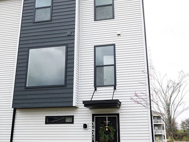 3431 Glenbrook Cir S — Photo 2
