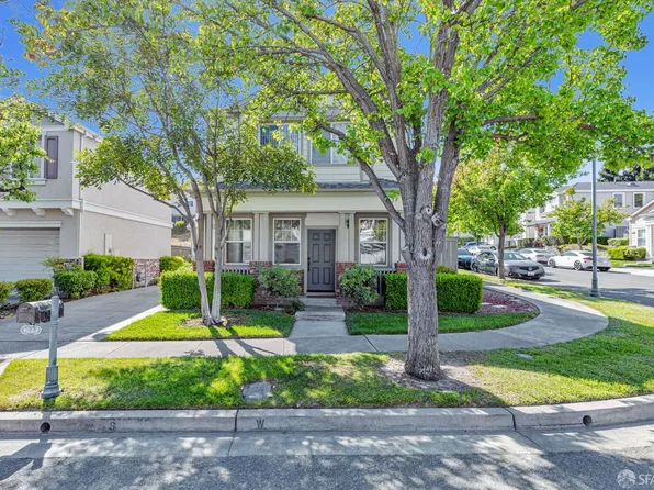 1027 Craftsman Dr, Hercules, CA 94547