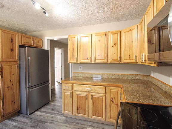 3rd image of 1211 E Main St