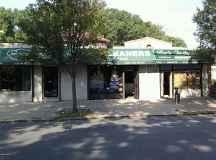 1090 Richmond Rd, Staten Island, NY 10304